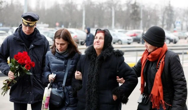 Trupat e viktimave ukrainase nga rrëzimi i aeroplanit në Iran kthehen në shtëpi