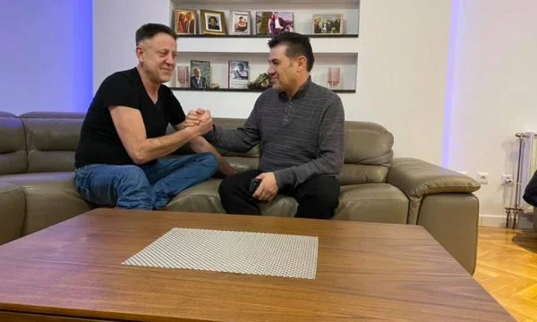 AAK dhe VV bëhen bashkë në Istog, presin që kjo të bëhet edhe në qendrat e mëdha