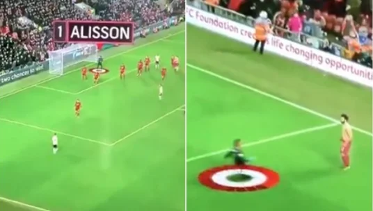 Vrapimi i Alisson nga porta në portë për të festuar me Salahun