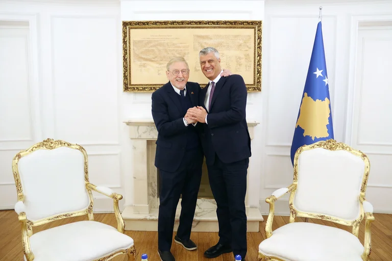 Thaçi: Walker është heroi i të vërtetës për krimet serbe në Kosovë