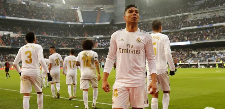 Real Madridi vazhdon frikshëm me fitore: Vë presion të madh mbi Barcelonën