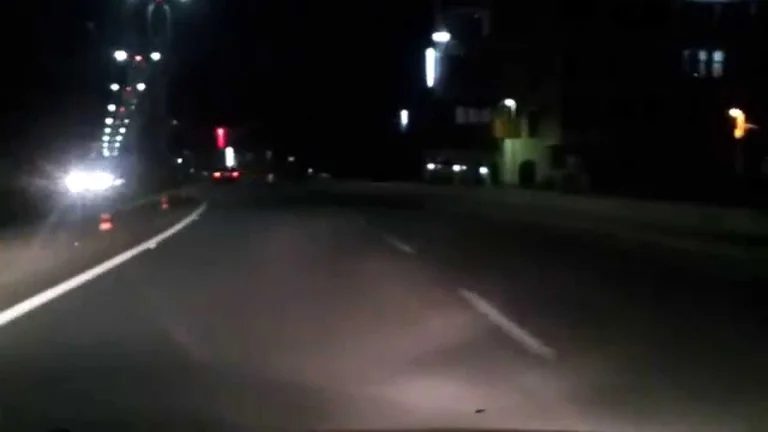 E ndalin në mes të rrugës, ia vjedhin kuletën dhe dokumentet