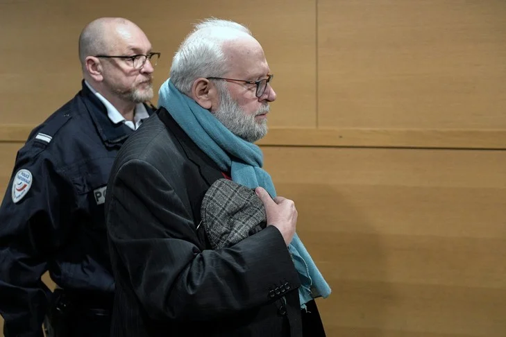Prifti francez pranon akuzat për abuzim seksual: Kisha e dinte se ndjeja për djemtë