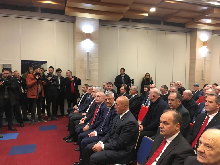 Akademia solemne “Faleminderit Shqipëri”, mbledhë liderët shqiptarë