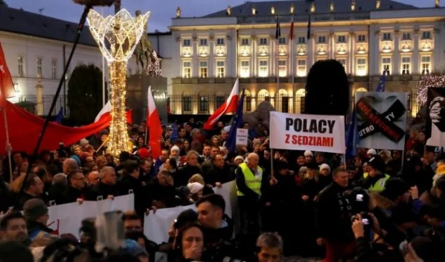 ​Senati hedh poshtë projektligjin e kritikuar nga gjyqtarët dhe BE-ja