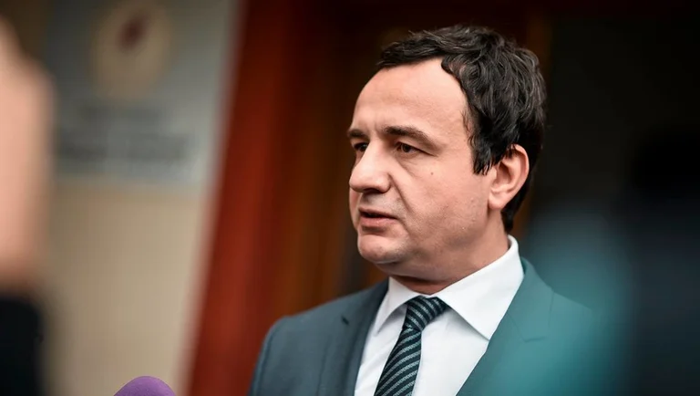 L'Albí Kurti pren l'antic president del LDK a l'equip