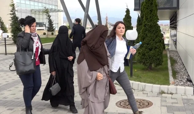 Gratë e kthyera nga Siria pranojnë fajësinë për t’iu ikur dënimeve më të rënda