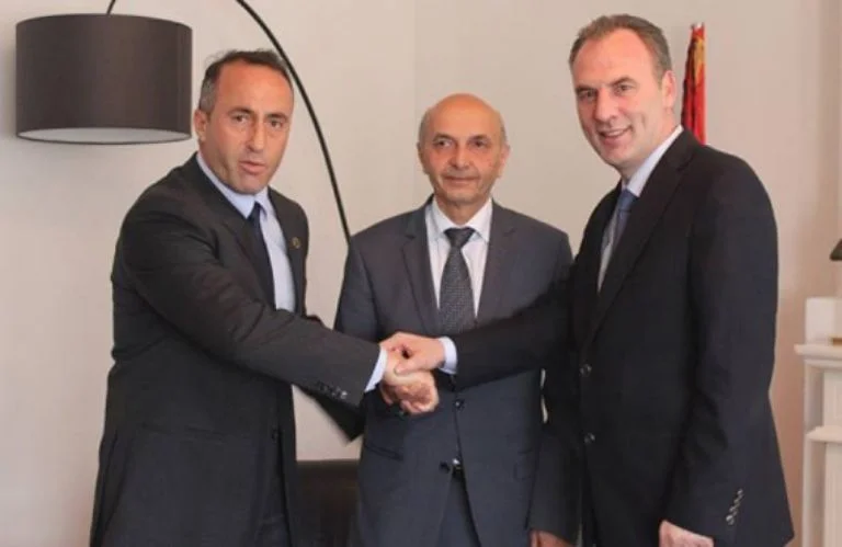 Analistët e shohin të mundshëm koalicionin LDK-AAK-NISMA