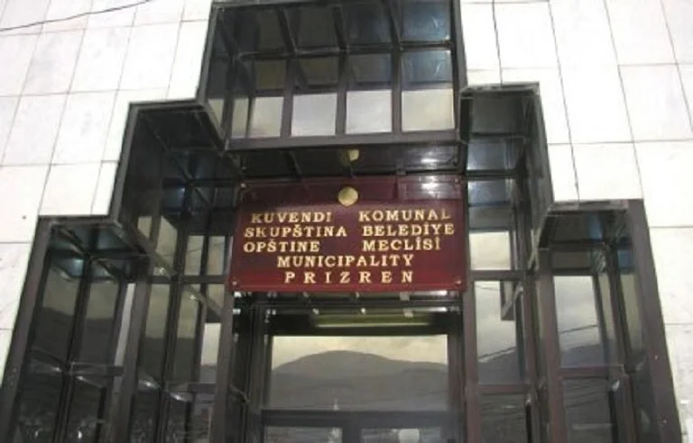 Arrestohen dy zyrtarë komunalë për keqpërdorim të detyrës zyrtare në Prizren