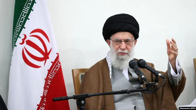 Lideri suprem i Iranit udhëheq faljen e xhumasë