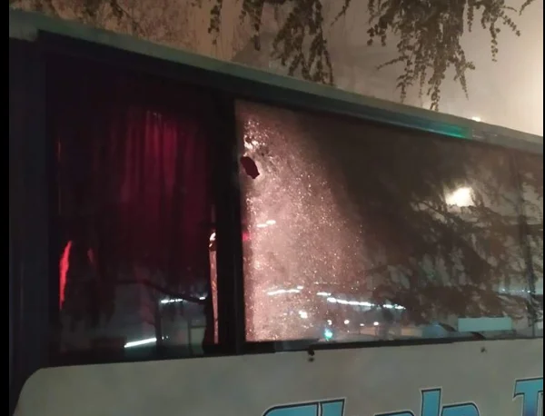 Kosovo club bus windows gebrochen
