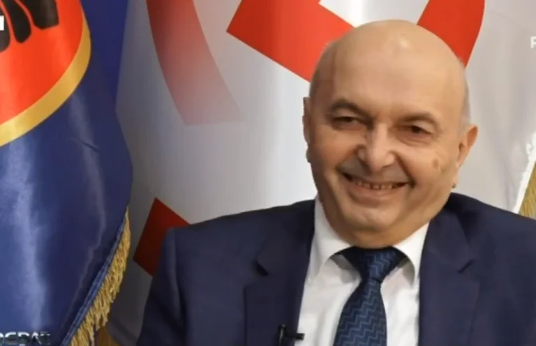 Mustafa shkrihet së qeshuri me sondazhin e VV-së: Nuk tutet ariu me shoshë