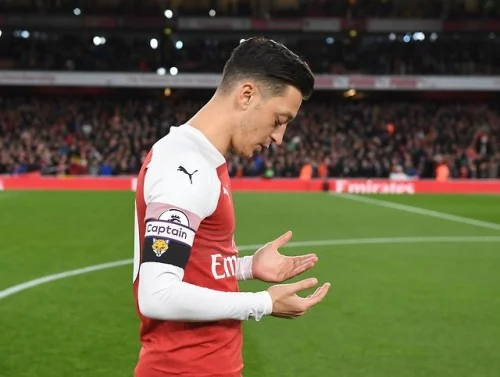 Nuk ndalen fjalët e lojtarëve të pakënaqur të Arsenalit: Ozil i kthehet Allahut