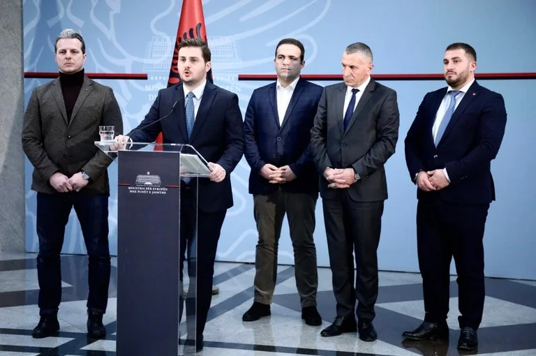 Cakaj bashkon shqiptarët e Luginës për zgjedhjet në Serbi