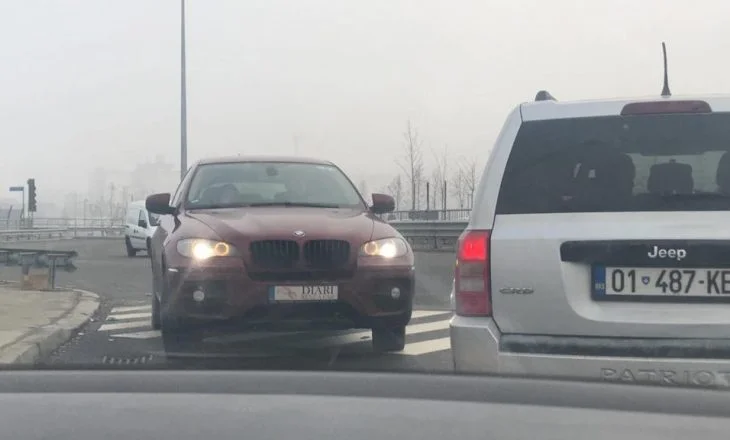 Vetura hyn në kah të kundërt te rrethi i Fushë-Kosovës