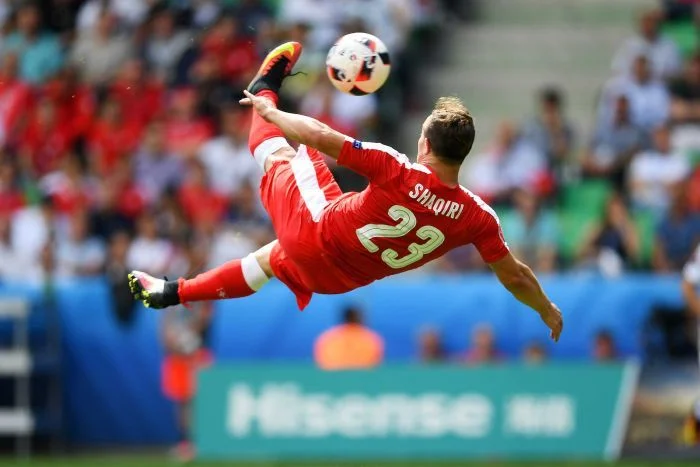 UEFA përkujton golin me gërshërë të “Shqiponjes së Penduar”, Xherdan Shaqiri (Video)