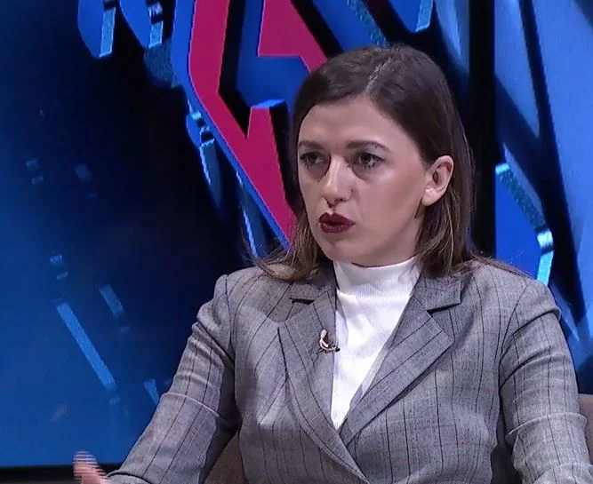 Albulena Haxhiu: Videot e Albin Kurtit janë vlerë, me kritikat e LDK-së nuk merremi