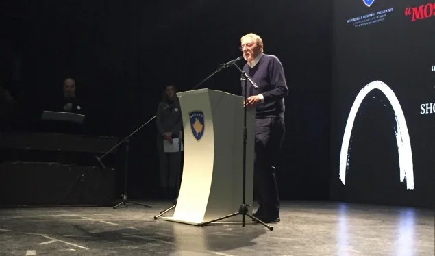 Walker: Komuniteti ndërkombëtar duhet të njohë të vërtetën e Reçakut