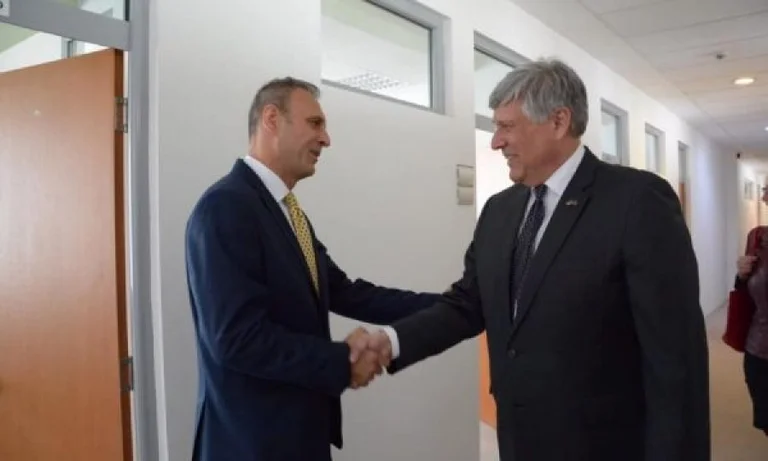 Ambasadori amerikan takohet me liberalët serbë, ata i ankohen për Listën Serbe