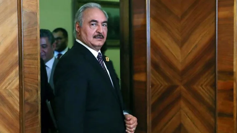 Haftar largohet nga Moska pa nënshkruar marrëveshjen për armëpushim në Libi