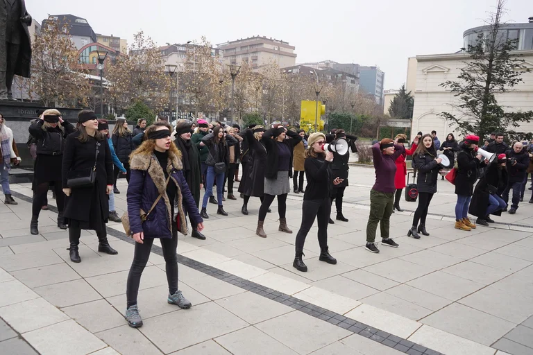 ‘Dhunuesi je ti’, në Prishtinë protestohet kundër dhunës ndaj grave