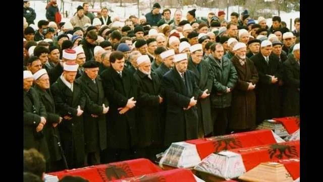 Hoxha që varrosi viktimat e Reçakut: Serbët më maltretuan, donin t’i zhduknin gjurmët e masakrës