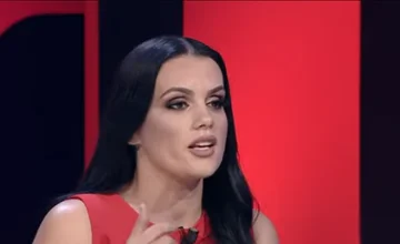 Modèle albanais: Celui qui tue sa femme est pendu au milieu de la rue et la laisse là pendant une semaine