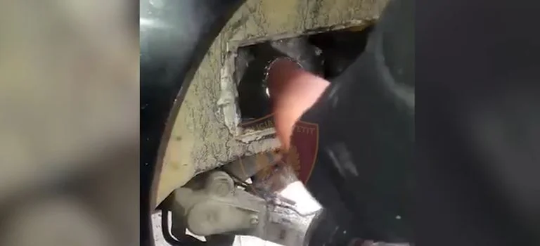 Fshehu drogë në bagazh dhe tentoi ta kalonte në Greqi, prangoset 36-vjeçari