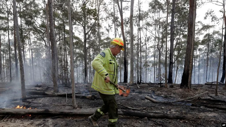 Ulja e temperaturave qetëson zjarret në Australi
