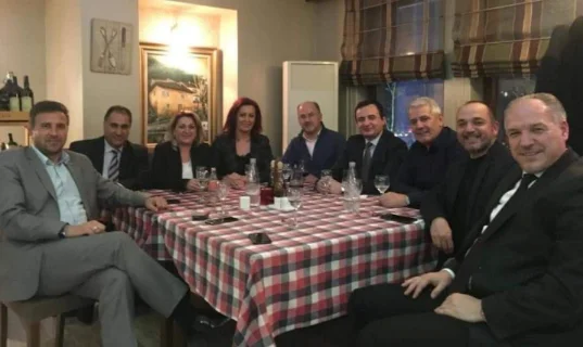 Kurti shend e verë: Tubon në Prizren deputetët e pakicave