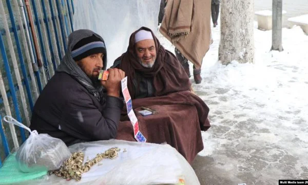 48 persona vdesin për shkak të motit të ligë në Afganistan dhe Pakistan