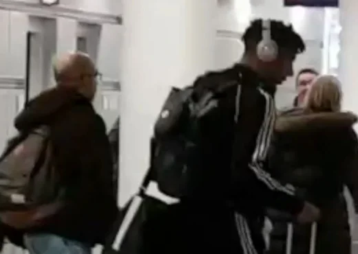 Barcelona Star photographié à l'aéroport près du géant allemand