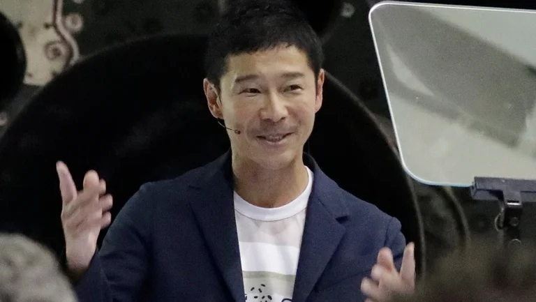 Japanese billionaire wants bride, first gift: It will lead to the moon