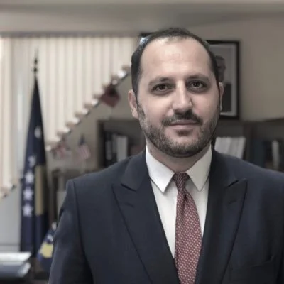 Ambasadori i Kosovës i reagon Gjokoviqit: Mund të jesh fitues, por thellë mbetesh primitiv e shovinist i zakonshëm