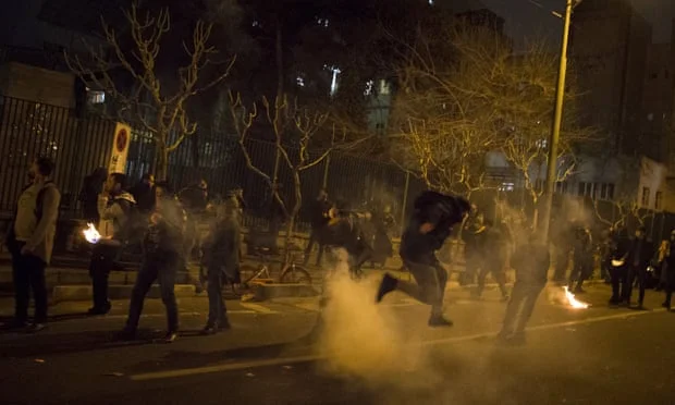 Përshkallëzohen trazirat në Iran: Protestuesit kërkojnë rrëzimin e qeverisë, thirrje për aksione shtesë