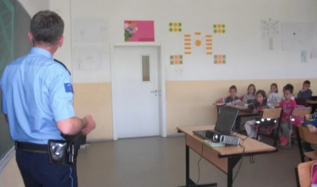 Gjysmë vjetori i dytë i vitit shkollor, policia me apel për kujdes të shtuar në trafik