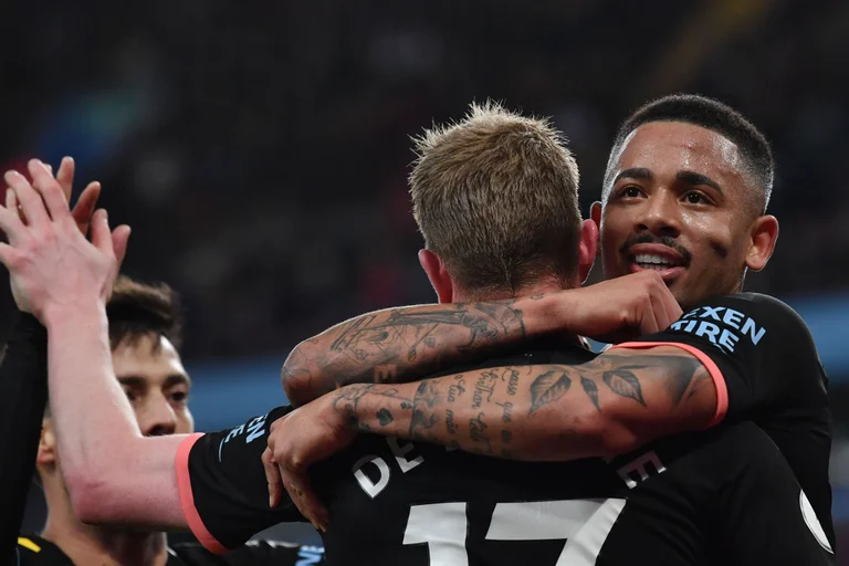 Man City e shkel Aston Villën, Aguero realizon het-trik