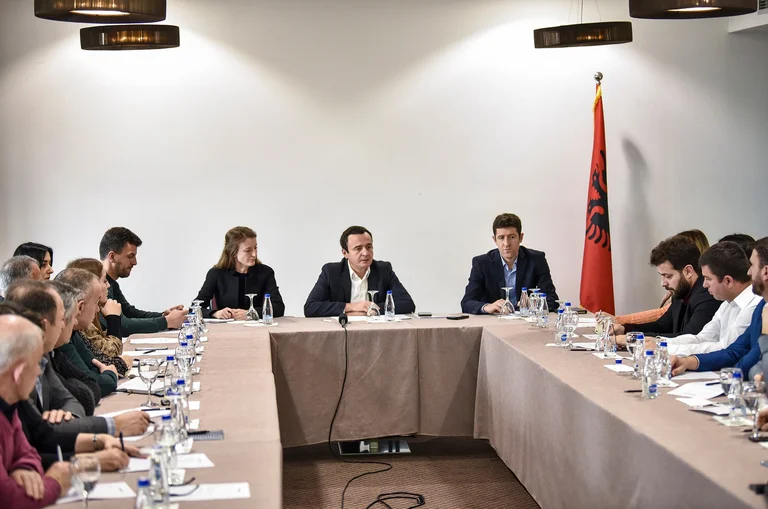 Kurti në mbledhjen e Qendrave të VV-së: Koalicioni me LDK-në dukej lehtë i arritshëm por doli i mundimshëm