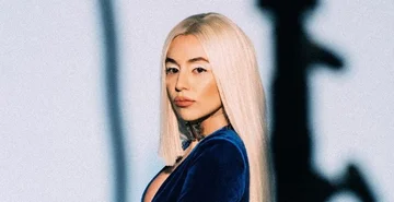 Ava Max appelle à l'aide à l'Australie