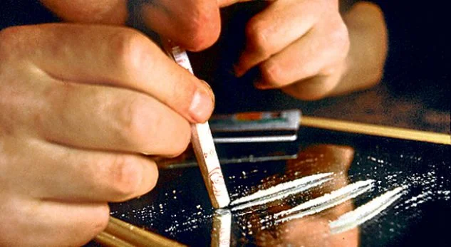 15 deri 20 vjeç-mosha e përdoruesve të narkotikëve, numri i tyre në rritje