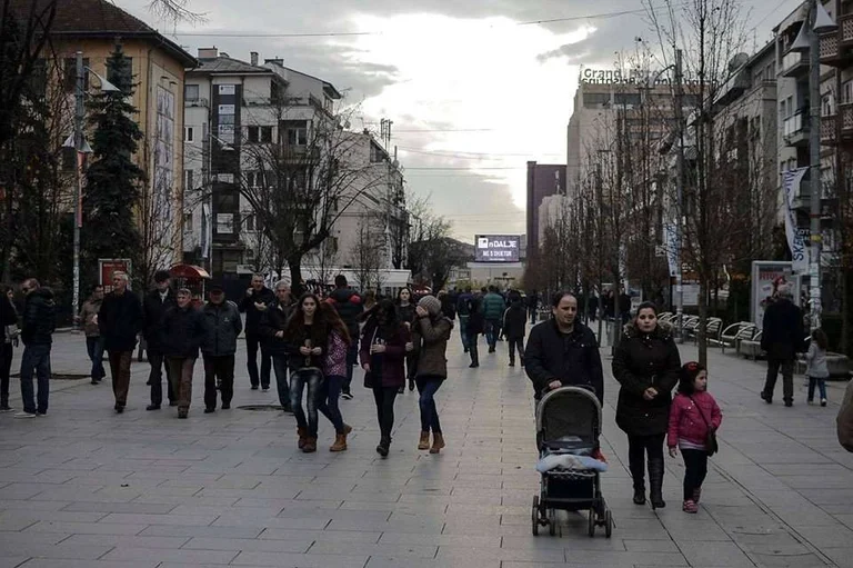 Qytetarët kërkojnë qeverinë e re, kritikohen VV-LDK për vonesën