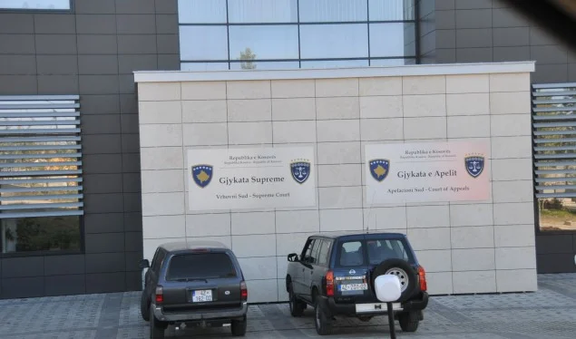 Dërgohet në gjykatë për seancë por tenton të arratiset