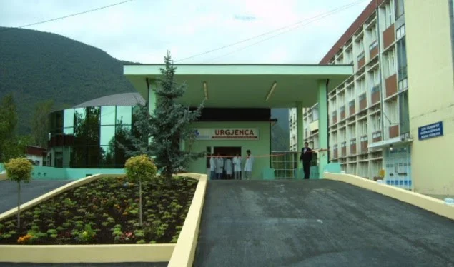 ​Në Spitalin Rajonal të Pejës vdes një i burgosur
