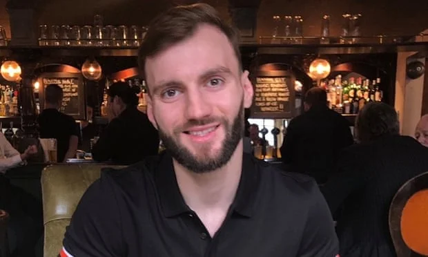 Një i ri kosovar gjendet i vdekur në burg në Britani, familja dyshon