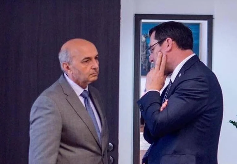Zyrtari i LDK-së çuditet me sharjet dhe kërkesat e VV-së për koalicion