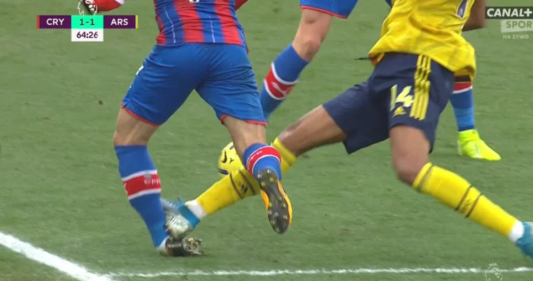 Aubameyang përjashtohet direkt me të kuq pas kësaj ndërhyrje të tmerrshme në yllin e Palace