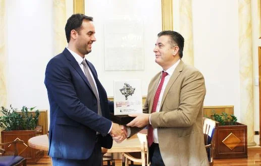 Kryeparlamentari Konjufca e nis mbarë: Vizitohet nga Agim Bahtiri