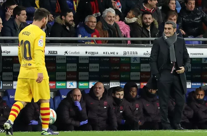 E bujshme: Barcelona takohet me legjendën e klubit për të diskutuar rreth zëvendësimit të Valverdes