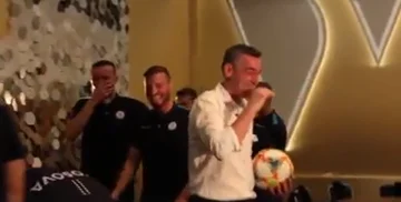 “Ils se moquent du V-LDK à travers la vue de Kadri Wessel de rire