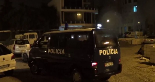 17 policiers arrêtés à Durres
